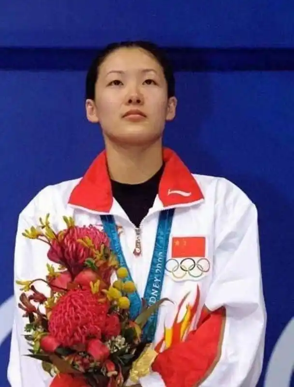 跳水女皇伏明霞变化大,41岁发福明显仍貌美,丈夫近70岁想要四胎