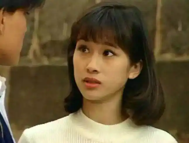 《飘零燕》里的孤女亚秋.