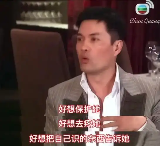 形容当时的周海媚连用三个"很":吕良伟初见她时就喜欢的不得了.
