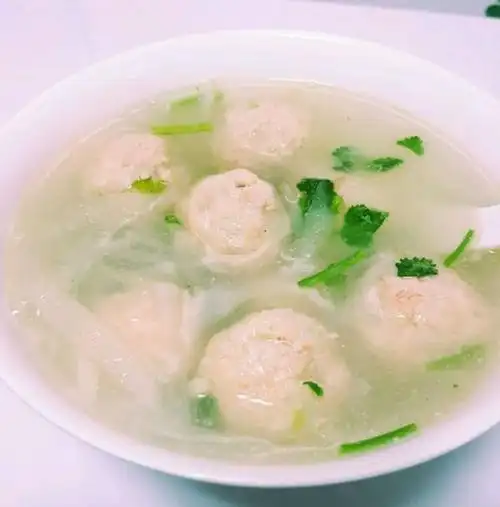 白萝卜鱼丸汤的做法_【图解】白萝卜鱼丸汤怎么做好吃_白萝卜鱼丸汤
