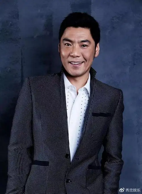 不过 回国后的屠洪刚依然不信邪地继续折腾餐饮 美容院 夜总会 许多你