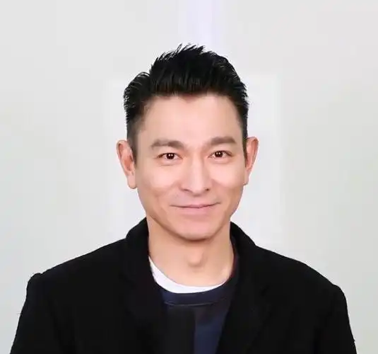 香港知名男星搭机也在想老婆刘德华1举动超浪漫