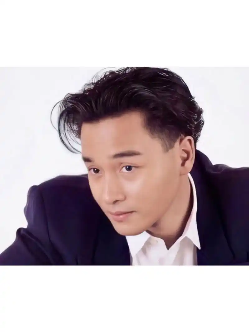 友友们,张国荣头像换起来(共9图) 被哥哥无与伦比的美丽眩晕