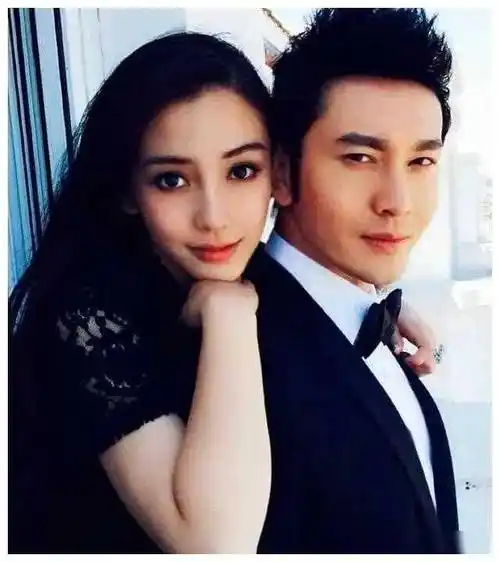 我认为,黄晓明和angelababy是娱乐圈的模范夫妻.