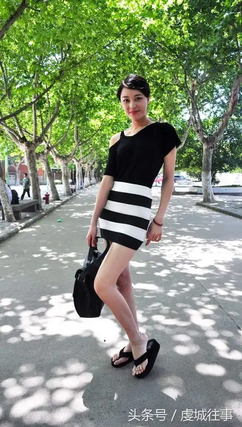 图为穿着比基尼的安庆美女.图为安庆美女.返回搜狐,查看更多