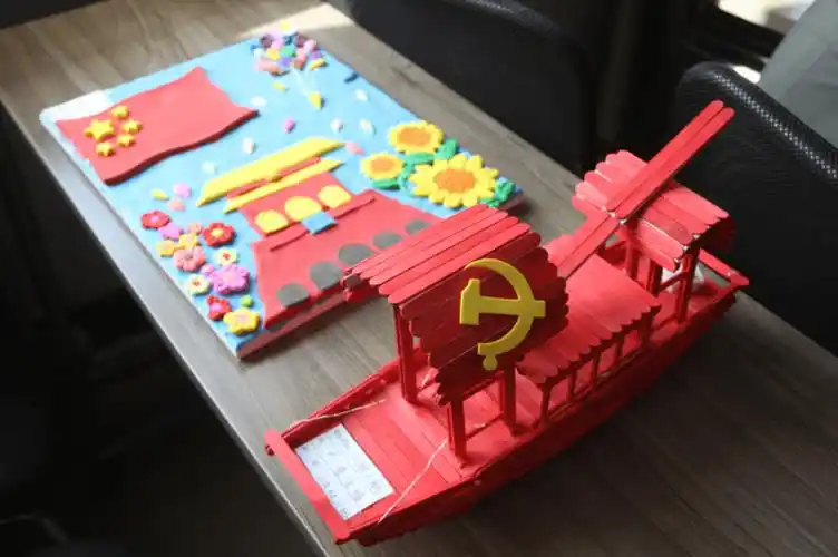 传承红色基因浸润红色文化高台县国庆小学开展红色手工作品评比活动