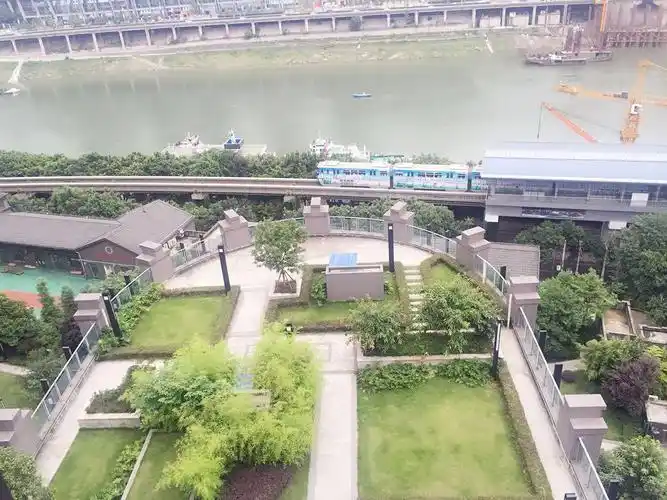 雾都宾馆真是我重庆之行的一个意外的惊喜酒店房间宽敞玩累了回到酒店