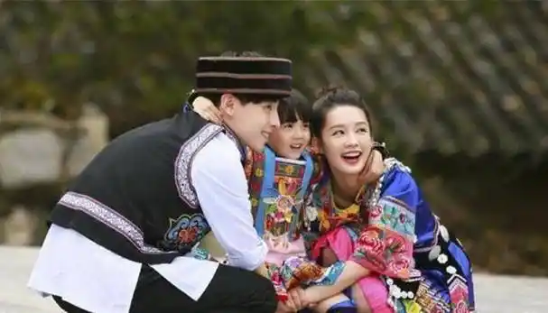 邓伦李沁工作室情侣款头像引人注目,曾假扮夫妻超般配_网友_背景_照片