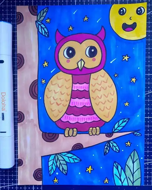 猫头鹰儿童画树干上的猫头鹰卡通画