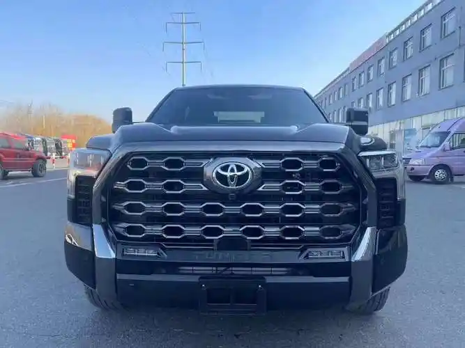 丰田坦途3.5t四门铂金版图片