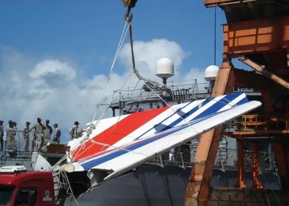 法航447空难中坠毁飞机的尾翼