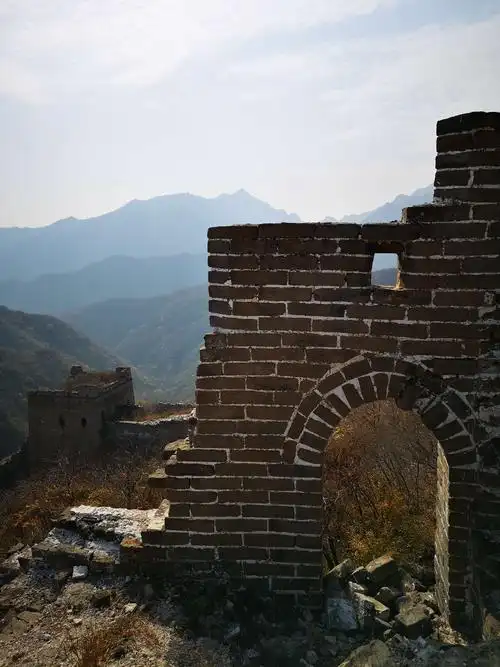 山中猛虎,细嗅蔷薇——卧虎山长城