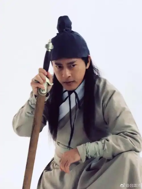 吕颂贤再战江湖21年后的令狐冲还是一样潇洒帅气