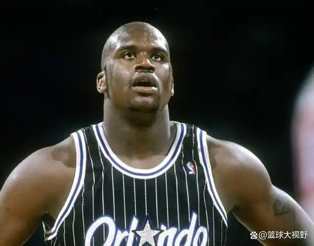 大鲨鱼奥尼尔的nba生涯起步于魔术队,在1992年他以状元秀的身份被魔术