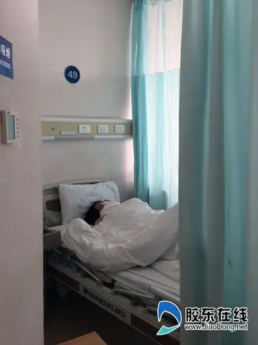 躺在病床上的于广芝