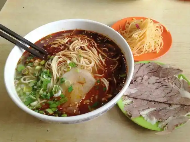 兰州这座美食江湖,充满了牛肉面的香气