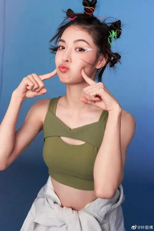 钟楚曦可爱运动风照