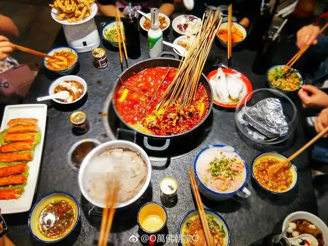 我敢说,当你一看到勒家店的整个环境都有一种想吃串串的冲动!