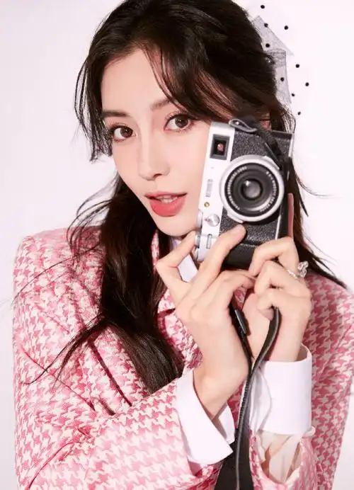 angelababy三月万物复苏海报